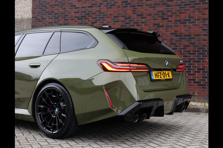 BMW 5 Serie Touring M5 | Direct leverbaar - Urban Green - Drivers Pack
