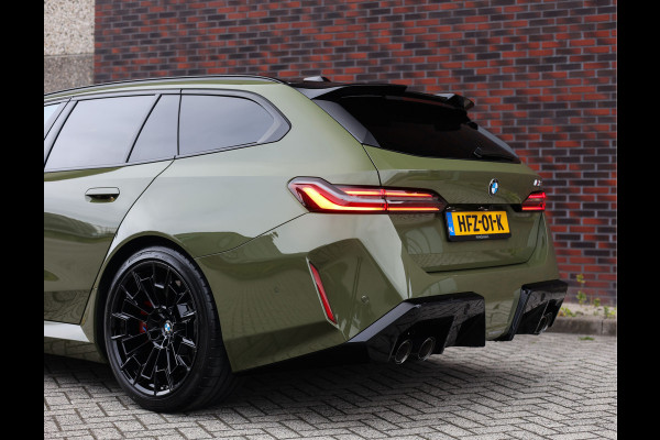 BMW 5 Serie Touring M5 | Direct leverbaar - Urban Green - Drivers Pack