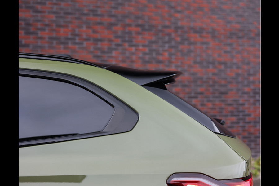 BMW 5 Serie Touring M5 | Direct leverbaar - Urban Green - Drivers Pack