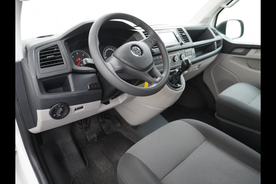 Volkswagen Transporter 2.0TDI L2H1 DUBBELE CABINE Apple Carplay Android Auto Trekhaak Airco Comfortline Betonplex Vloer Lat om Lat betimmering Euro 6 Schuifdeur Origineel Nederlandse Auto