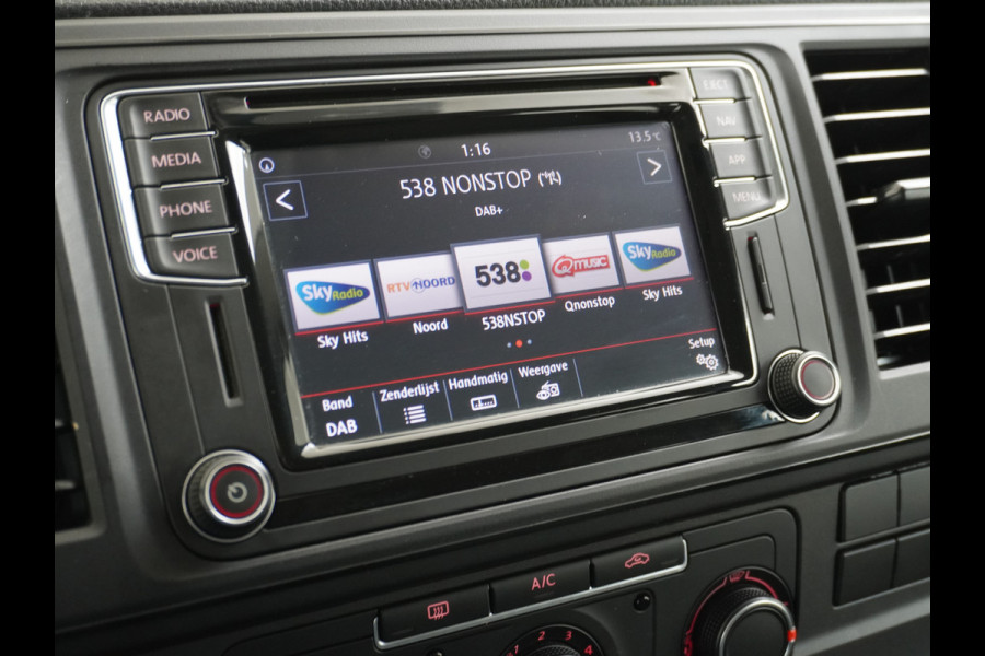 Volkswagen Transporter 2.0TDI L2H1 DUBBELE CABINE Apple Carplay Android Auto Trekhaak Airco Comfortline Betonplex Vloer Lat om Lat betimmering Euro 6 Schuifdeur Origineel Nederlandse Auto