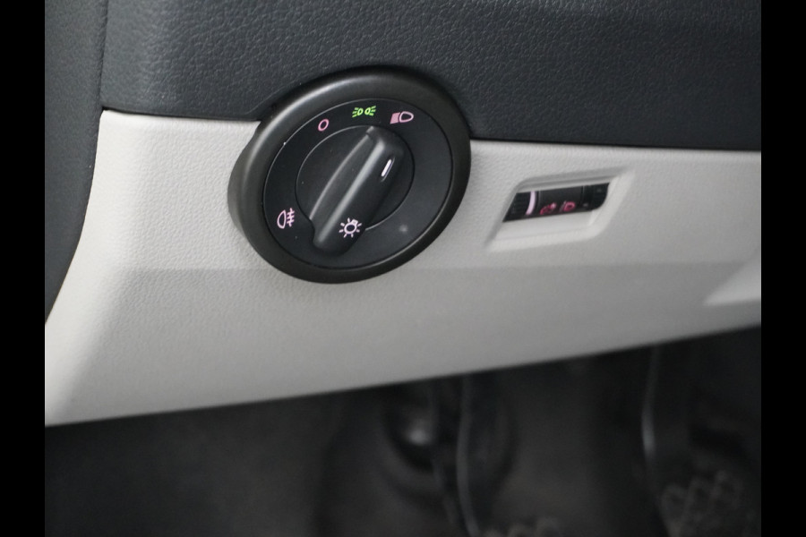 Volkswagen Transporter 2.0TDI L2H1 DUBBELE CABINE Apple Carplay Android Auto Trekhaak Airco Comfortline Betonplex Vloer Lat om Lat betimmering Euro 6 Schuifdeur Origineel Nederlandse Auto