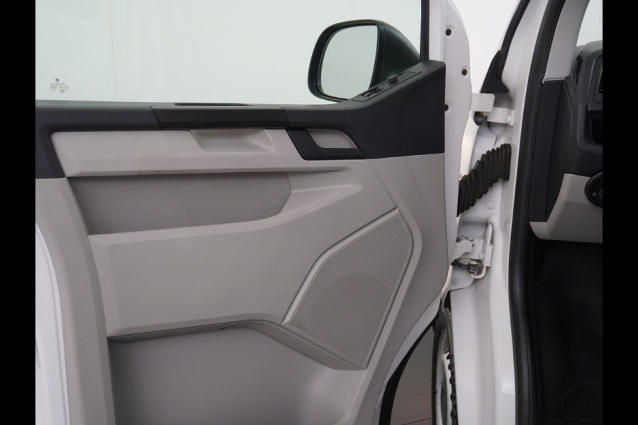 Volkswagen Transporter 2.0TDI L2H1 DUBBELE CABINE Apple Carplay Android Auto Trekhaak Airco Comfortline Betonplex Vloer Lat om Lat betimmering Euro 6 Schuifdeur Origineel Nederlandse Auto