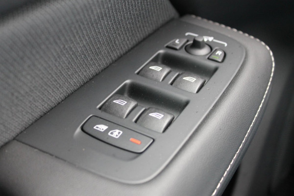 Volvo V60 T6350PK Autm. Plug-in hybrid AWD Plus Dark Long Range / Google infotainment / Semi elekrisch wegklapbare trekhaak / Verwarmbare voorruit / Elektrisch bedienbare voorstoelen met geheugen / Verwarmbare voorstoelen