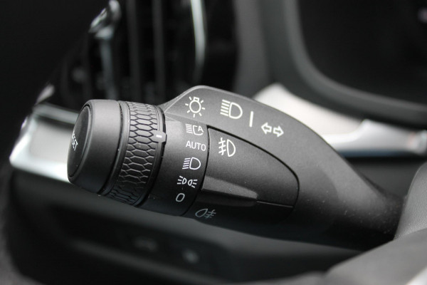 Volvo V60 T6350PK Autm. Plug-in hybrid AWD Plus Dark Long Range / Google infotainment / Semi elekrisch wegklapbare trekhaak / Verwarmbare voorruit / Elektrisch bedienbare voorstoelen met geheugen / Verwarmbare voorstoelen