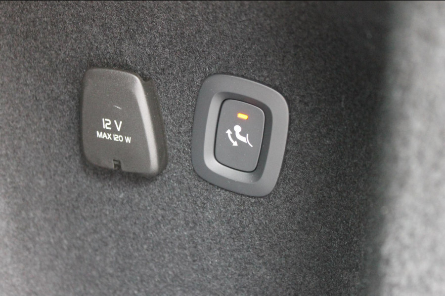 Volvo V60 T6350PK Autm. Plug-in hybrid AWD Plus Dark Long Range / Google infotainment / Semi elekrisch wegklapbare trekhaak / Verwarmbare voorruit / Elektrisch bedienbare voorstoelen met geheugen / Verwarmbare voorstoelen