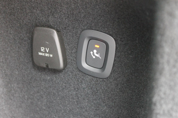 Volvo V60 T6350PK Autm. Plug-in hybrid AWD Plus Dark Long Range / Google infotainment / Semi elekrisch wegklapbare trekhaak / Verwarmbare voorruit / Elektrisch bedienbare voorstoelen met geheugen / Verwarmbare voorstoelen