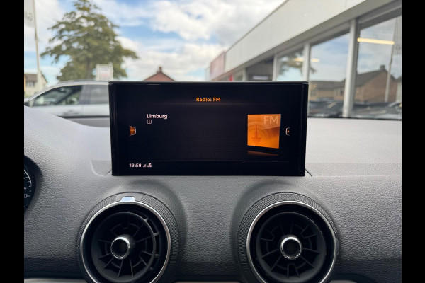Audi Q2 35 TFSI 150pk S tronic | Navigatie, Parkeersensoren, Parkeercamera, Stoelverwarming, Startknop, 17 inch, Cruise control