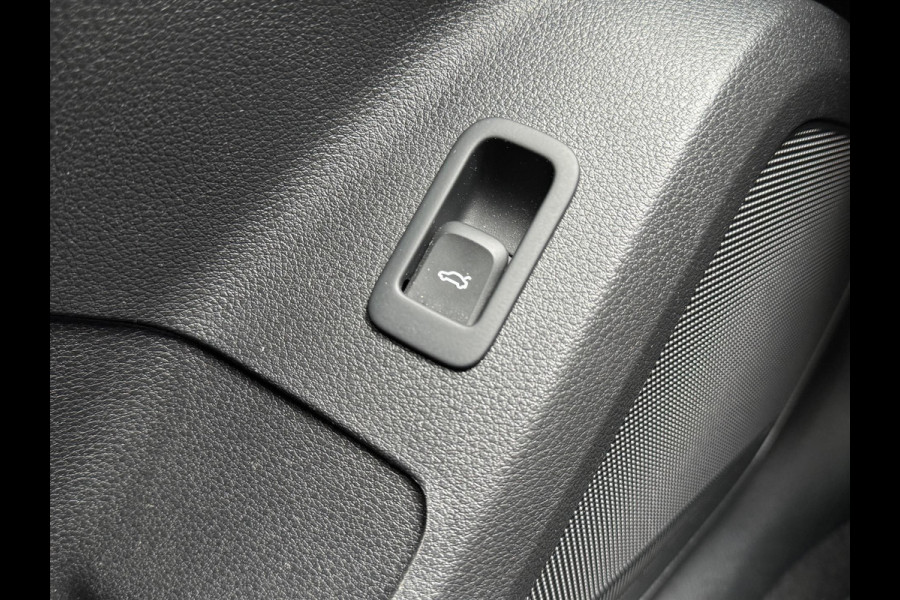 Audi Q2 35 TFSI 150pk S tronic | Navigatie, Parkeersensoren, Parkeercamera, Stoelverwarming, Startknop, 17 inch, Cruise control