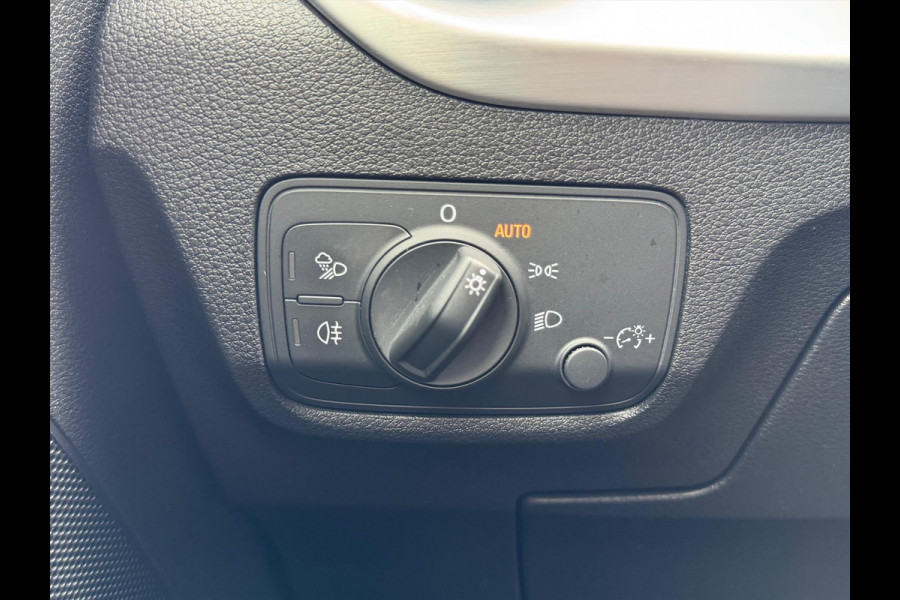 Audi Q2 35 TFSI 150pk S tronic | Navigatie, Parkeersensoren, Parkeercamera, Stoelverwarming, Startknop, 17 inch, Cruise control