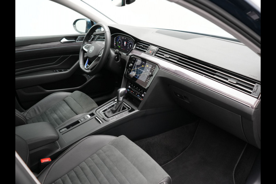 Volkswagen Passat Variant 1.4 TSI GTE Business Plug In Hybrid 218pk Dealer O.H PHEV | Alcantara Sportstoelen Massage & Verwarmd | Adaptive Cruise | Apple Carplay | Navigatie | Camera | Virtual | DAB |