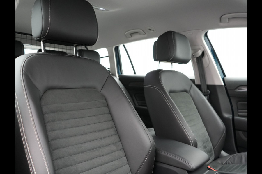 Volkswagen Passat Variant 1.4 TSI GTE Business Plug In Hybrid 218pk Dealer O.H PHEV | Alcantara Sportstoelen Massage & Verwarmd | Adaptive Cruise | Apple Carplay | Navigatie | Camera | Virtual | DAB |