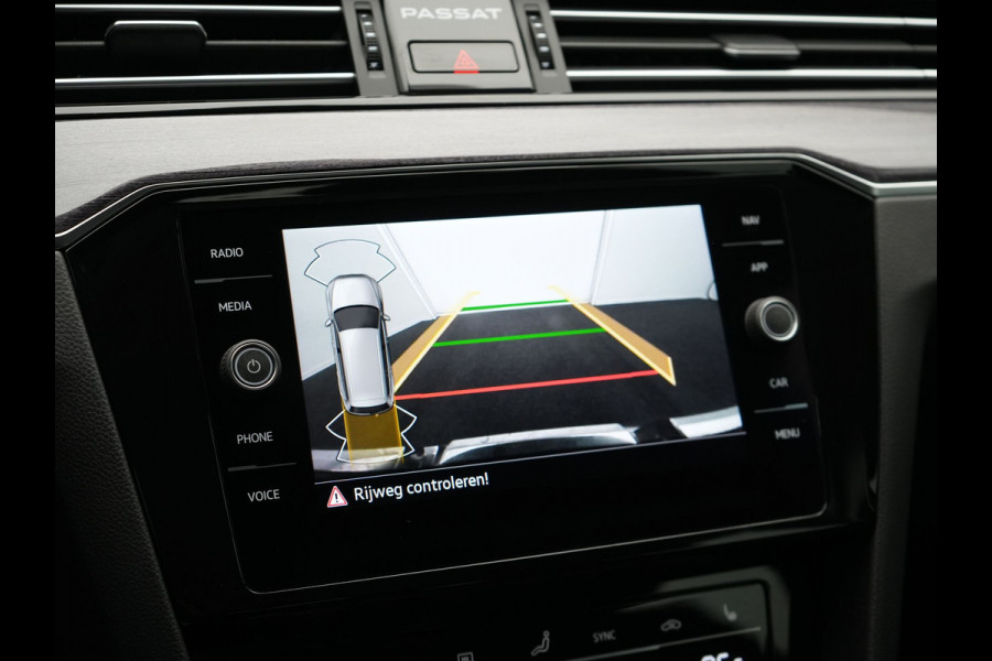 Volkswagen Passat Variant 1.4 TSI GTE Business Plug In Hybrid 218pk Dealer O.H PHEV | Alcantara Sportstoelen Massage & Verwarmd | Adaptive Cruise | Apple Carplay | Navigatie | Camera | Virtual | DAB |
