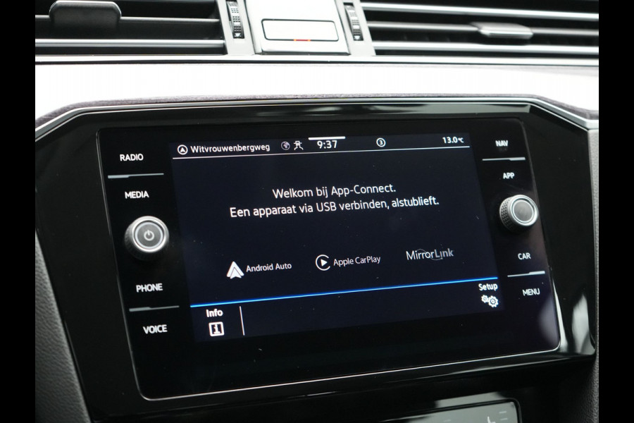 Volkswagen Passat Variant 1.4 TSI GTE Business Plug In Hybrid 218pk Dealer O.H PHEV | Alcantara Sportstoelen Massage & Verwarmd | Adaptive Cruise | Apple Carplay | Navigatie | Camera | Virtual | DAB |