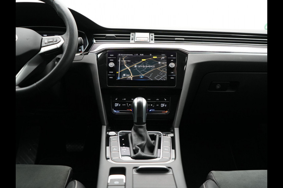Volkswagen Passat Variant 1.4 TSI GTE Business Plug In Hybrid 218pk Dealer O.H PHEV | Alcantara Sportstoelen Massage & Verwarmd | Adaptive Cruise | Apple Carplay | Navigatie | Camera | Virtual | DAB |