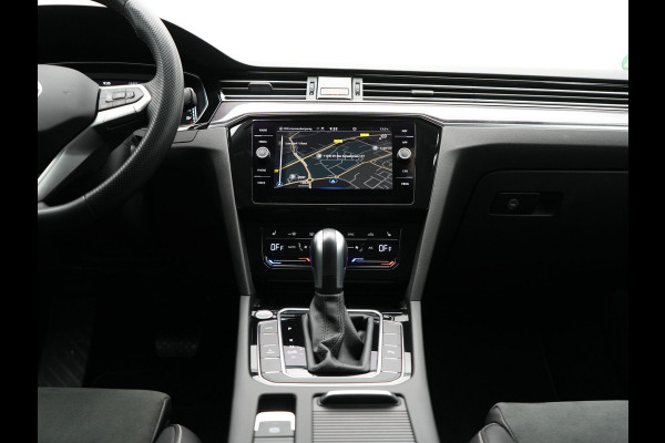Volkswagen Passat Variant 1.4 TSI GTE Business Plug In Hybrid 218pk Dealer O.H PHEV | Alcantara Sportstoelen Massage & Verwarmd | Adaptive Cruise | Apple Carplay | Navigatie | Camera | Virtual | DAB |