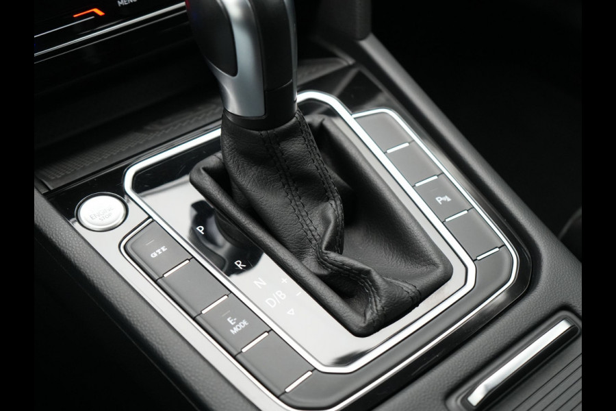 Volkswagen Passat Variant 1.4 TSI GTE Business Plug In Hybrid 218pk Dealer O.H PHEV | Alcantara Sportstoelen Massage & Verwarmd | Adaptive Cruise | Apple Carplay | Navigatie | Camera | Virtual | DAB |