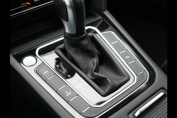 Volkswagen Passat Variant 1.4 TSI GTE Business Plug In Hybrid 218pk Dealer O.H PHEV | Alcantara Sportstoelen Massage & Verwarmd | Adaptive Cruise | Apple Carplay | Navigatie | Camera | Virtual | DAB |