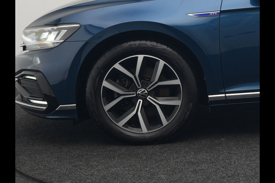 Volkswagen Passat Variant 1.4 TSI GTE Business Plug In Hybrid 218pk Dealer O.H PHEV | Alcantara Sportstoelen Massage & Verwarmd | Adaptive Cruise | Apple Carplay | Navigatie | Camera | Virtual | DAB |