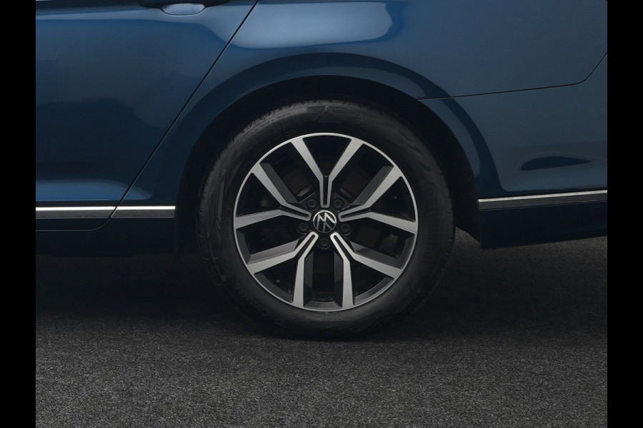 Volkswagen Passat Variant 1.4 TSI GTE Business Plug In Hybrid 218pk Dealer O.H PHEV | Alcantara Sportstoelen Massage & Verwarmd | Adaptive Cruise | Apple Carplay | Navigatie | Camera | Virtual | DAB |