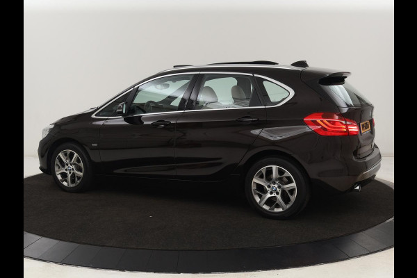 BMW 2 Serie Active Tourer 218i High Executive | Panoramadak | Luxury Line | Trekhaak | Leder | Stoelverwarming | Head-Up | Navigatie | Full LED | Sportstoelen | Camera | Parkeerhulp