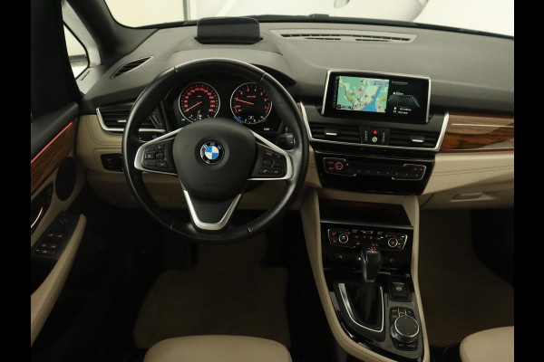 BMW 2 Serie Active Tourer 218i High Executive | Panoramadak | Luxury Line | Trekhaak | Leder | Stoelverwarming | Head-Up | Navigatie | Full LED | Sportstoelen | Camera | Parkeerhulp