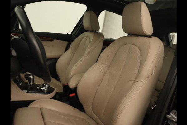 BMW 2 Serie Active Tourer 218i High Executive | Panoramadak | Luxury Line | Trekhaak | Leder | Stoelverwarming | Head-Up | Navigatie | Full LED | Sportstoelen | Camera | Parkeerhulp