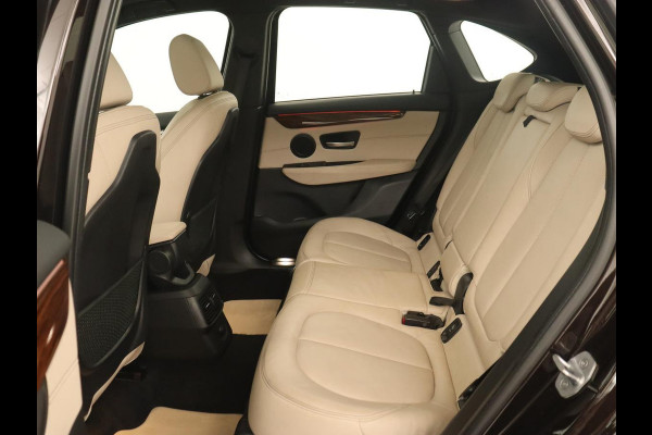BMW 2 Serie Active Tourer 218i High Executive | Panoramadak | Luxury Line | Trekhaak | Leder | Stoelverwarming | Head-Up | Navigatie | Full LED | Sportstoelen | Camera | Parkeerhulp