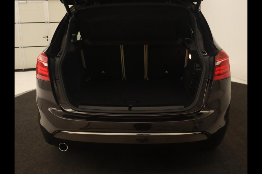 BMW 2 Serie Active Tourer 218i High Executive | Panoramadak | Luxury Line | Trekhaak | Leder | Stoelverwarming | Head-Up | Navigatie | Full LED | Sportstoelen | Camera | Parkeerhulp