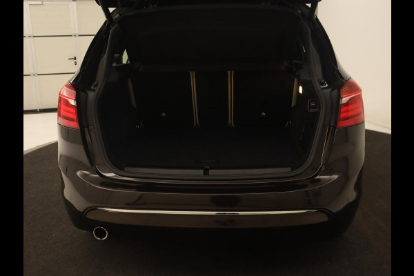 BMW 2 Serie Active Tourer 218i High Executive | Panoramadak | Luxury Line | Trekhaak | Leder | Stoelverwarming | Head-Up | Navigatie | Full LED | Sportstoelen | Camera | Parkeerhulp