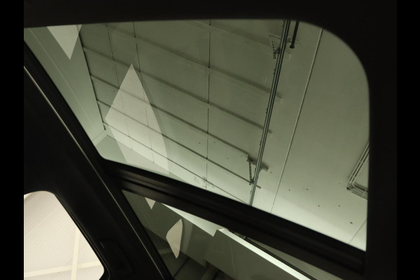 BMW 2 Serie Active Tourer 218i High Executive | Panoramadak | Luxury Line | Trekhaak | Leder | Stoelverwarming | Head-Up | Navigatie | Full LED | Sportstoelen | Camera | Parkeerhulp