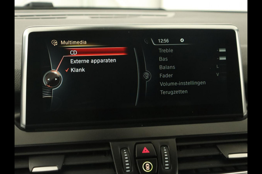 BMW 2 Serie Active Tourer 218i High Executive | Panoramadak | Luxury Line | Trekhaak | Leder | Stoelverwarming | Head-Up | Navigatie | Full LED | Sportstoelen | Camera | Parkeerhulp