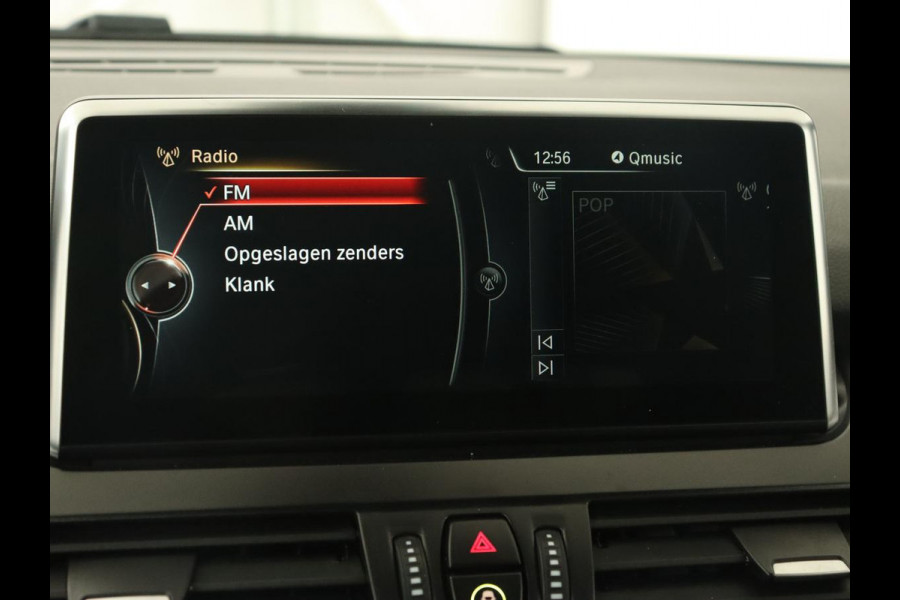 BMW 2 Serie Active Tourer 218i High Executive | Panoramadak | Luxury Line | Trekhaak | Leder | Stoelverwarming | Head-Up | Navigatie | Full LED | Sportstoelen | Camera | Parkeerhulp