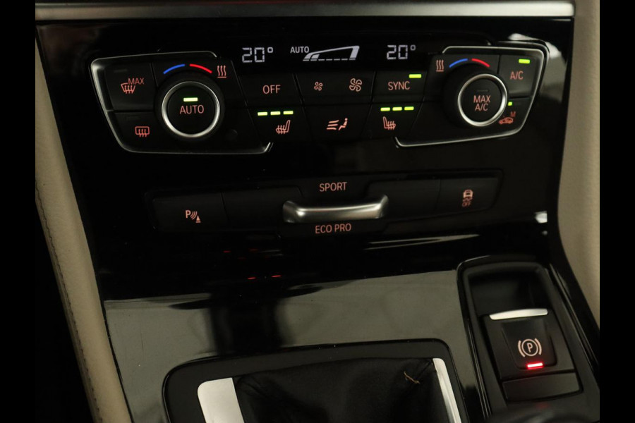 BMW 2 Serie Active Tourer 218i High Executive | Panoramadak | Luxury Line | Trekhaak | Leder | Stoelverwarming | Head-Up | Navigatie | Full LED | Sportstoelen | Camera | Parkeerhulp