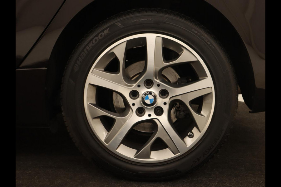 BMW 2 Serie Active Tourer 218i High Executive | Panoramadak | Luxury Line | Trekhaak | Leder | Stoelverwarming | Head-Up | Navigatie | Full LED | Sportstoelen | Camera | Parkeerhulp