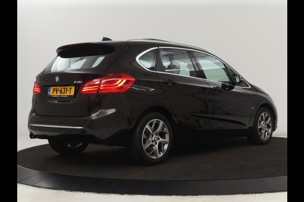 BMW 2 Serie Active Tourer 218i High Executive | Panoramadak | Luxury Line | Trekhaak | Leder | Stoelverwarming | Head-Up | Navigatie | Full LED | Sportstoelen | Camera | Parkeerhulp