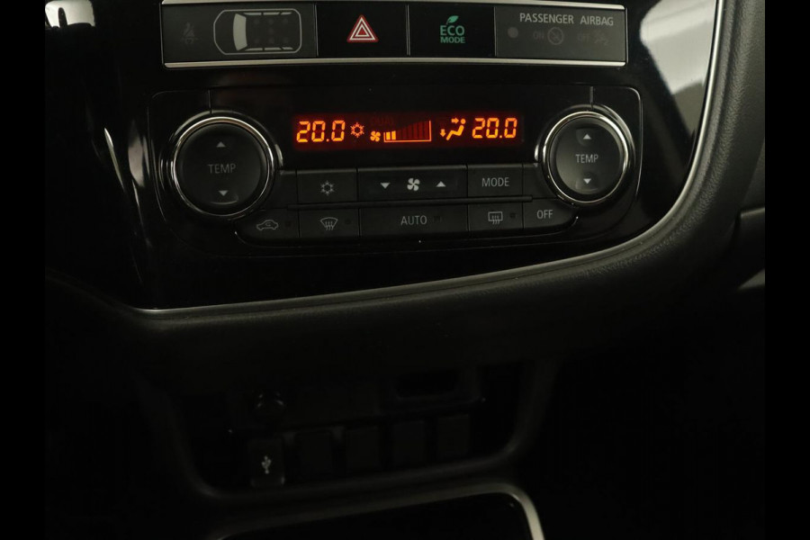 Mitsubishi Outlander 2.4 PHEV Pure+ | Trekhaak | Carplay | Leder/Alcantara | Camera | Keyless | Full LED | Climate control | Cruise control | Plug In