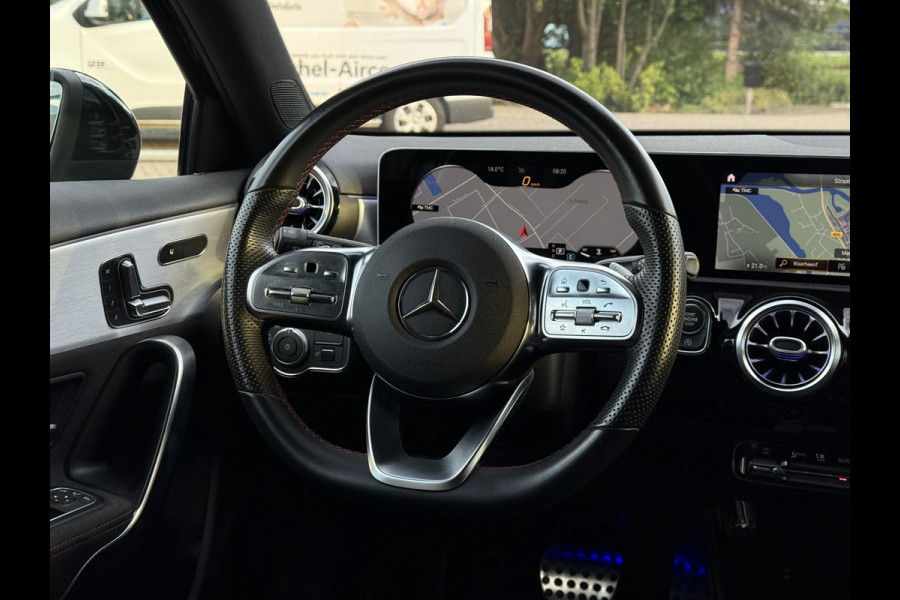 Mercedes-Benz A-Klasse 180 Aut. Sol. AMG Sport Ed. Navi | Camera | Panorama