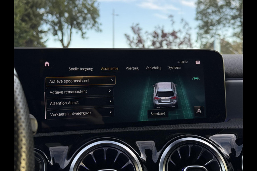 Mercedes-Benz A-Klasse 180 Aut. Sol. AMG Sport Ed. Navi | Camera | Panorama