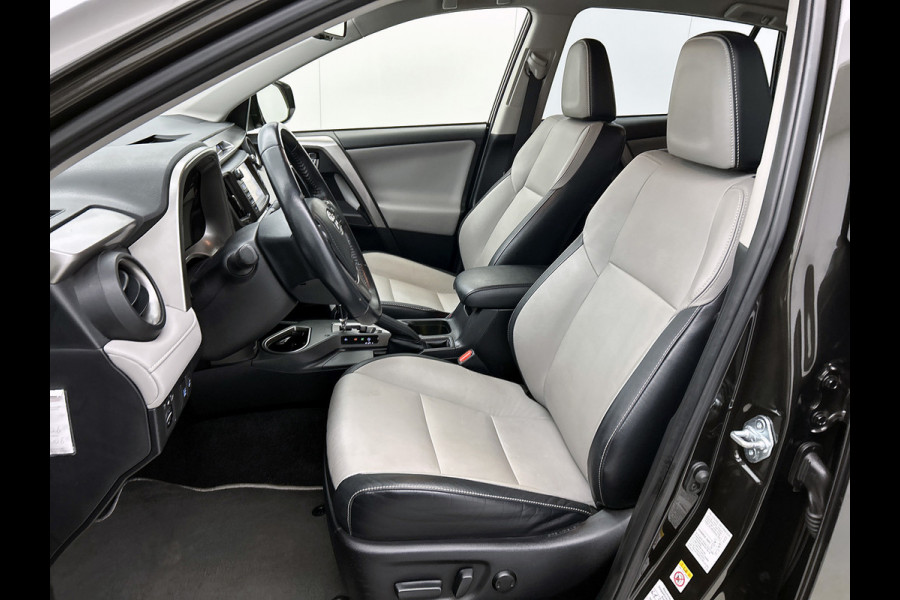 Toyota RAV4 2.5 Hybrid Style(Zeer Goed OnderH, Navi, Stoel/stuur Verwarming, Camera, Parkeersensoren, Etc)