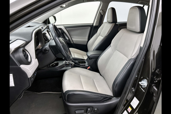 Toyota RAV4 2.5 Hybrid Style(Zeer Goed OnderH, Navi, Stoel/stuur Verwarming, Camera, Parkeersensoren, Etc)