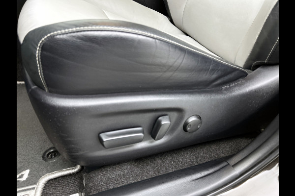 Toyota RAV4 2.5 Hybrid Style(Zeer Goed OnderH, Navi, Stoel/stuur Verwarming, Camera, Parkeersensoren, Etc)