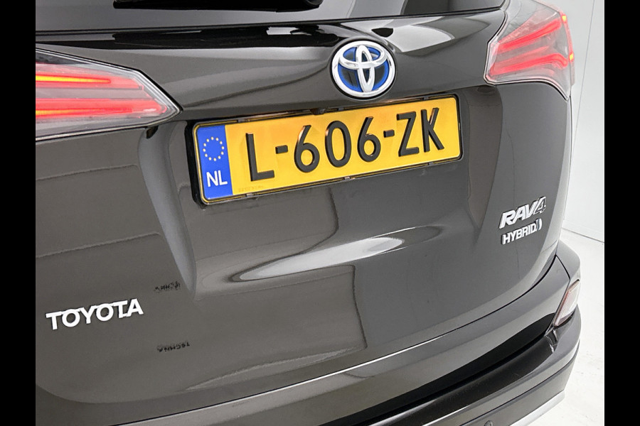 Toyota RAV4 2.5 Hybrid Style(Zeer Goed OnderH, Navi, Stoel/stuur Verwarming, Camera, Parkeersensoren, Etc)