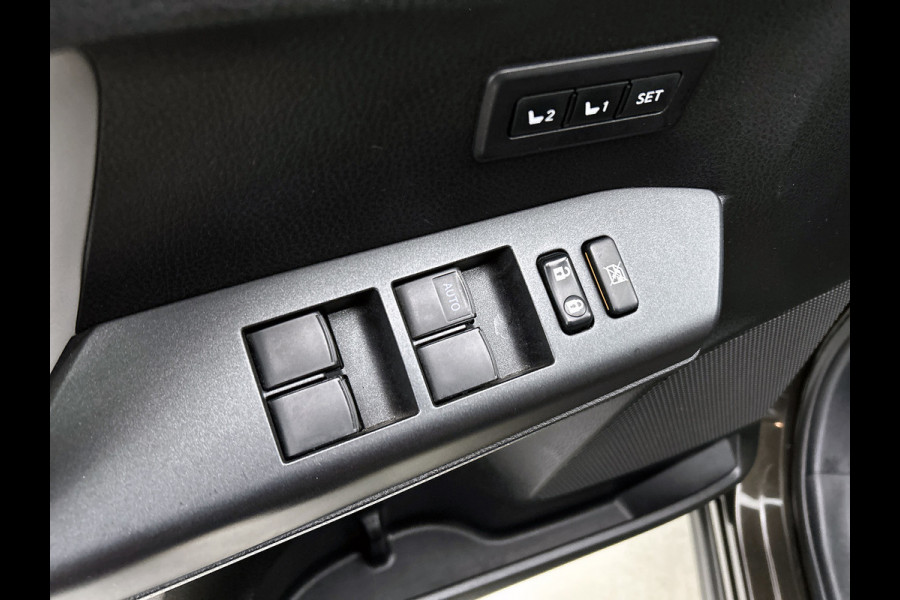 Toyota RAV4 2.5 Hybrid Style(Zeer Goed OnderH, Navi, Stoel/stuur Verwarming, Camera, Parkeersensoren, Etc)