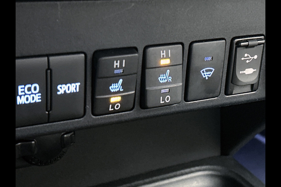 Toyota RAV4 2.5 Hybrid Style(Zeer Goed OnderH, Navi, Stoel/stuur Verwarming, Camera, Parkeersensoren, Etc)