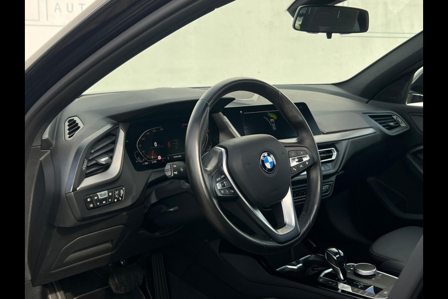 BMW 1-serie 118i Executive Edition NL AUTO | DEALER ONDERH | PDC | PANO |