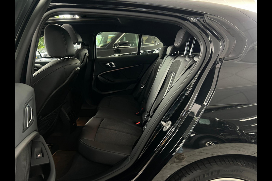 BMW 1-serie 118i Executive Edition NL AUTO | DEALER ONDERH | PDC | PANO |
