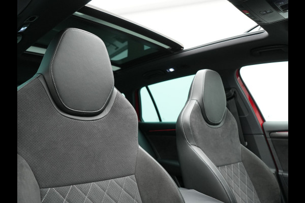 Škoda Superb Combi 1.4 TSI iV Sportline Business Plug In Hybrid 218pk Dealer O.H PHEV | Trekhaak Af Fabriek | Panodak | Adaptive Cruise | Canton Audio | Alcantara Sportstoelen Memory & Verwarmd | 360 | Apple Carplay | Blis | Stuur Verwarmd | Virtual | Navigatie | DAB |