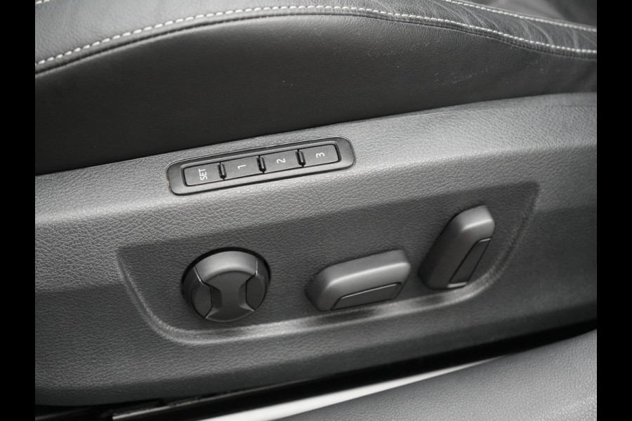 Škoda Superb Combi 1.4 TSI iV Sportline Business Plug In Hybrid 218pk Dealer O.H PHEV | Trekhaak Af Fabriek | Panodak | Adaptive Cruise | Canton Audio | Alcantara Sportstoelen Memory & Verwarmd | 360 | Apple Carplay | Blis | Stuur Verwarmd | Virtual | Navigatie | DAB |
