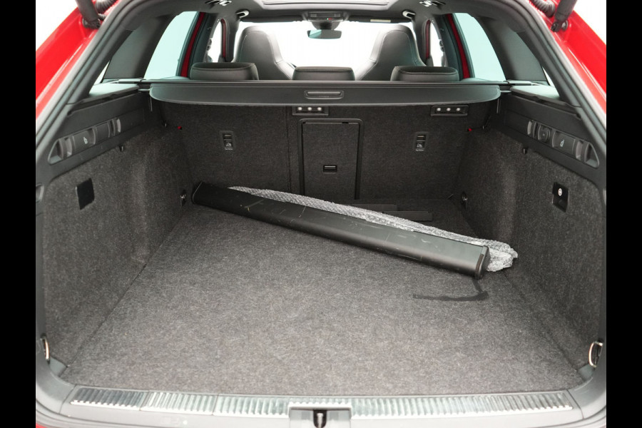 Škoda Superb Combi 1.4 TSI iV Sportline Business Plug In Hybrid 218pk Dealer O.H PHEV | Trekhaak Af Fabriek | Panodak | Adaptive Cruise | Canton Audio | Alcantara Sportstoelen Memory & Verwarmd | 360 | Apple Carplay | Blis | Stuur Verwarmd | Virtual | Navigatie | DAB |